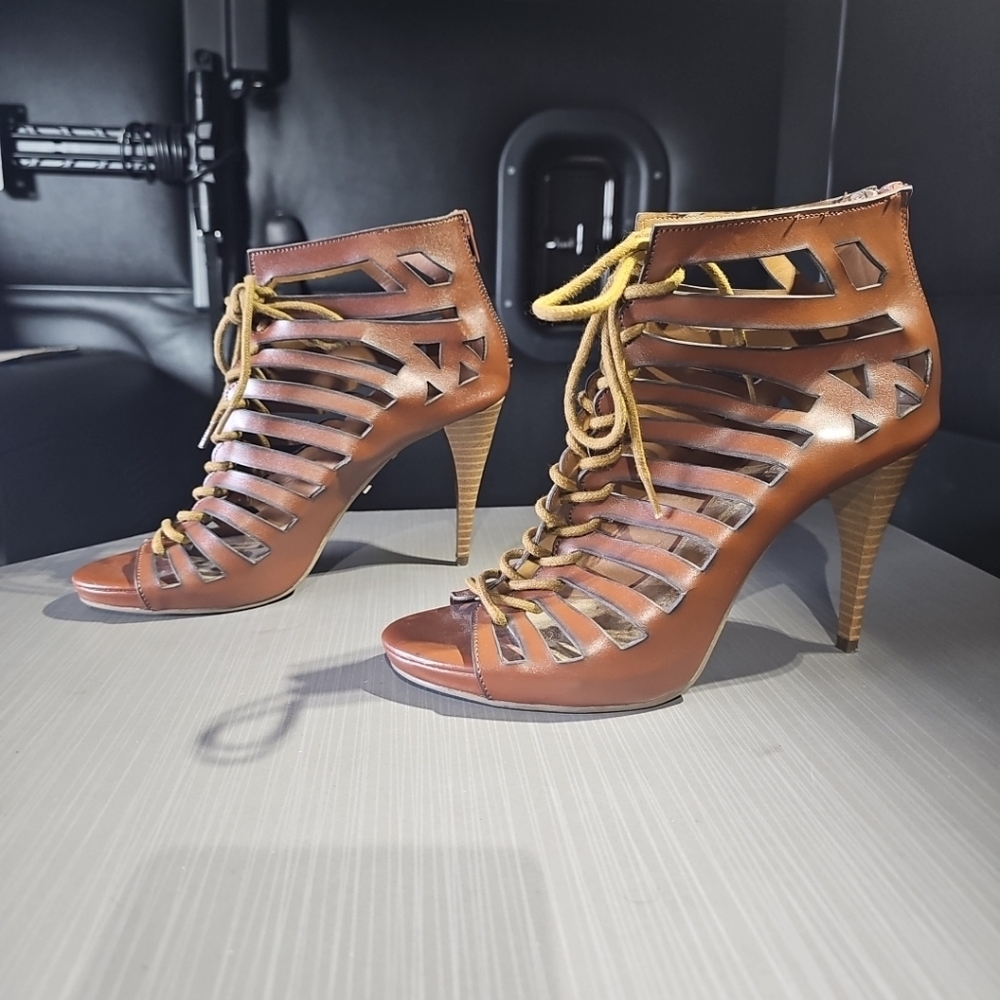 Limelight Sloan Cutout Lace-Front Ultra-High Heels Women's 8.5M Great PreOwned